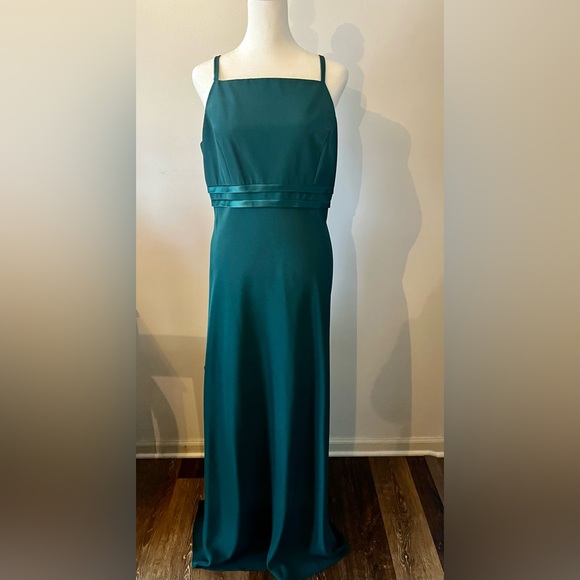 1001 Nights Dresses & Skirts - 1001 Nights Green Gown